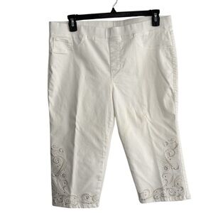 Elegant White Embroidered Women's Stretch Capris